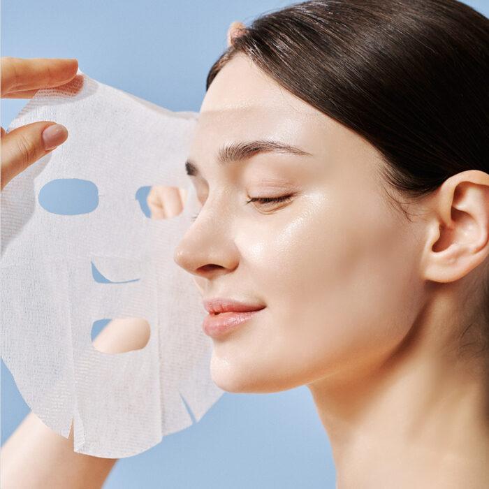 Bild der Derma Revive Triple Action Mask von DERMATHOD, inklusive der Gesichtsmaske und Verpackung, feuchtigkeitsspendend und hautberuhigend