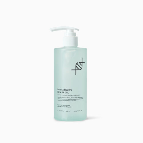 Transparente grünliche Flasche mit Pumpverschluss, gefüllt mit Derma Revive Healer Gel von DERMATHOD – beruhigendes Feuchtigkeitsgel für empfindliche Haut.
