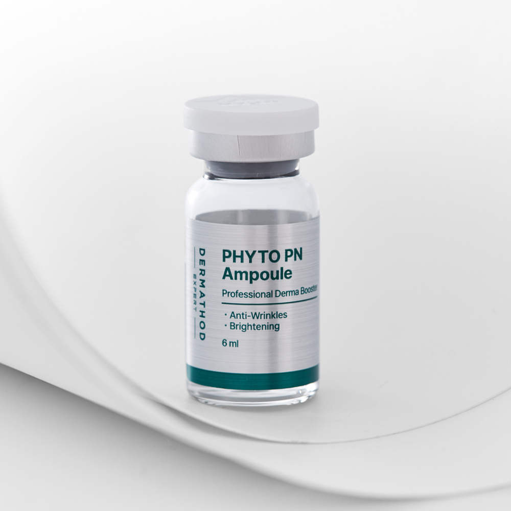 Fläschchen der PHYTO PN Ampoule von DERMATHOD mit 6 ml Inhalt und Applikatoraufsatz – Anti-Falten- und Brightening-Serum für die Hautpflege.