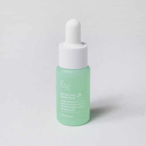 KrX Aesthetics Cica Recovery Calming Serum – grüne 15 ml Pipettenflasche mit weißem Deckel, beruhigendes Serum mit Centella Asiatica für empfindliche und gestresste Haut.