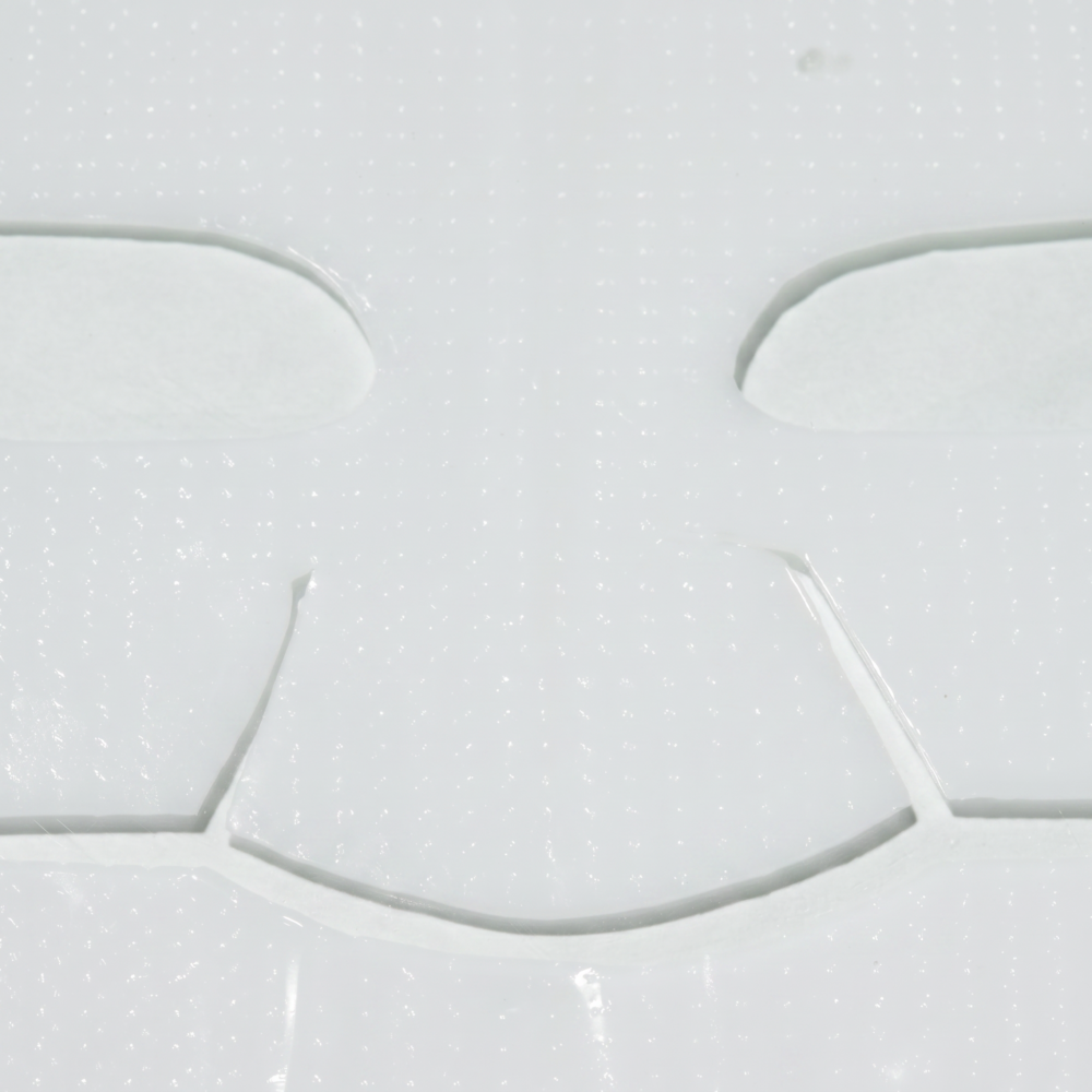 Nahaufnahme der Dermathod Lifting Hydro Veil Mask mit mikroperforierter Hydrogel-Struktur